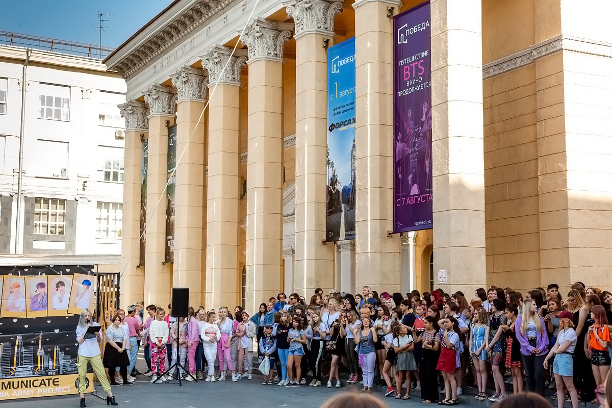 Фотографии с&nbsp;танцевального флешмоба BTS