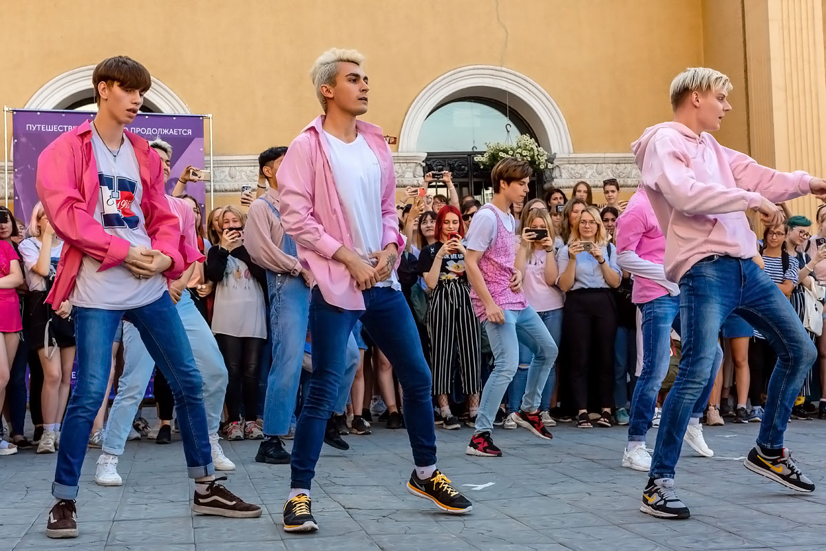 Фотографии с&nbsp;танцевального флешмоба BTS