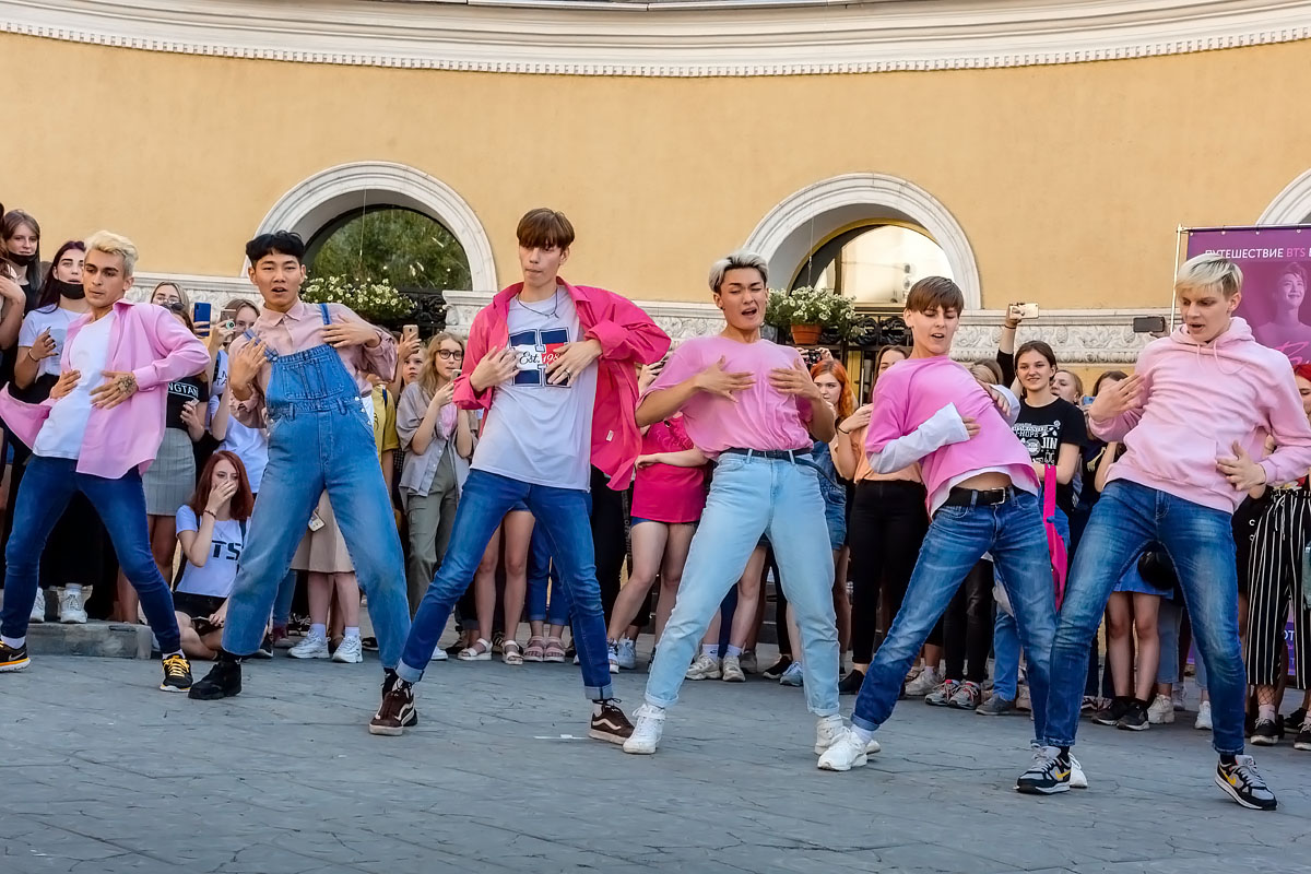 Фотографии с&nbsp;танцевального флешмоба BTS