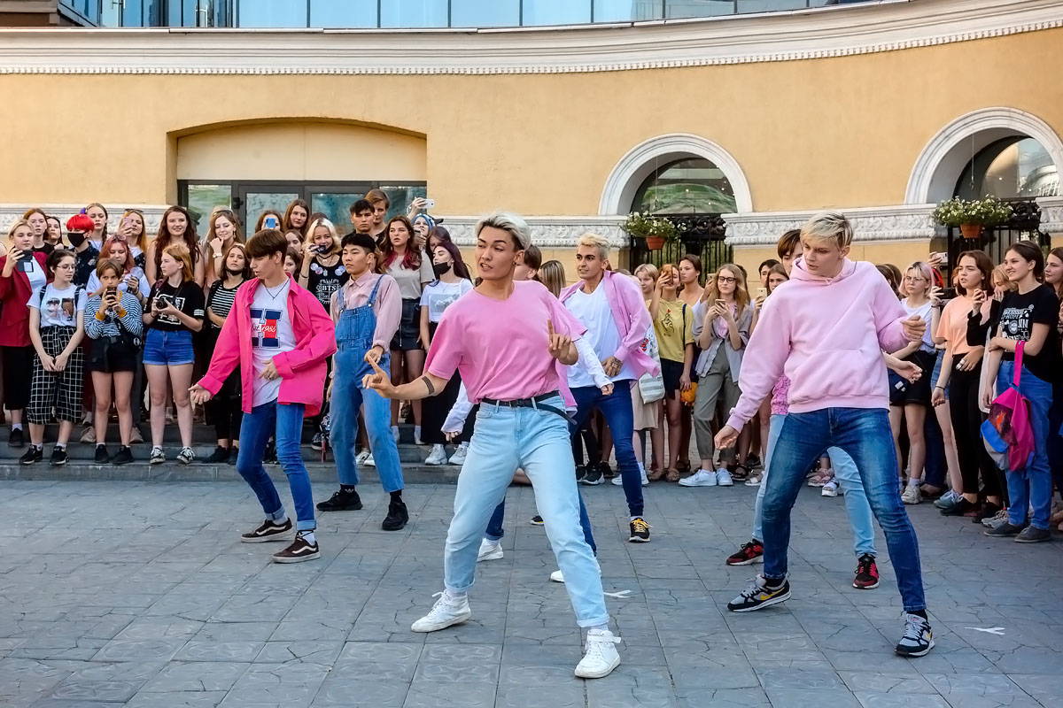 Фотографии с&nbsp;танцевального флешмоба BTS