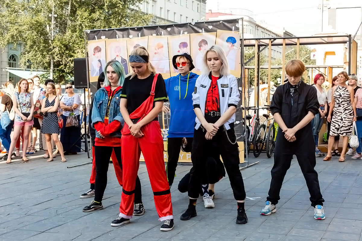 Фотографии с&nbsp;танцевального флешмоба BTS