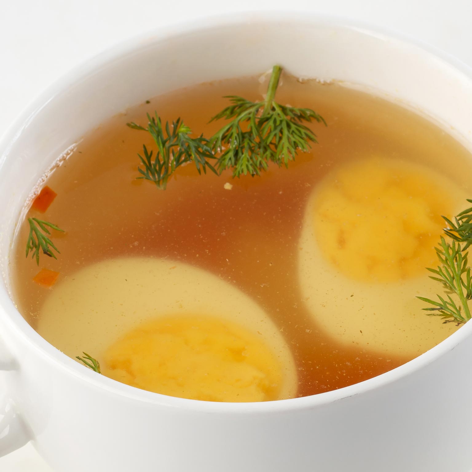 Куриный бульон с яйцом