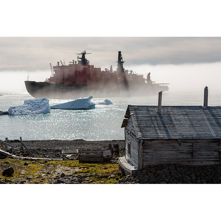 Фотография Вадима Махорова «У&nbsp;берега полярной станции», 2023
